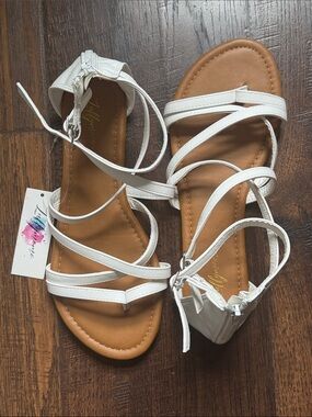 Luffymomo  White Strappy Gladiator Flat Sandals Size 8 NWT
